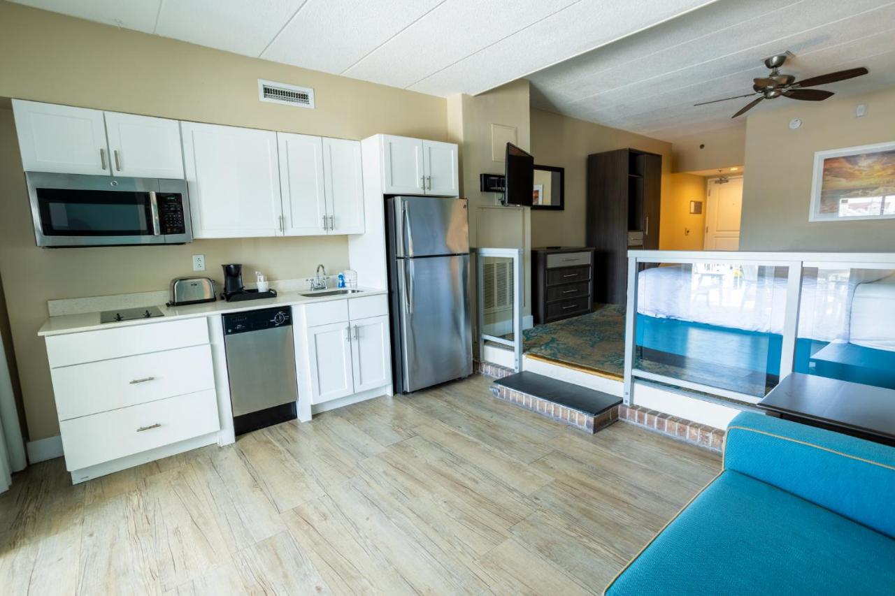 Suite with Pool View and Balcony at Commander Hotel & Suites