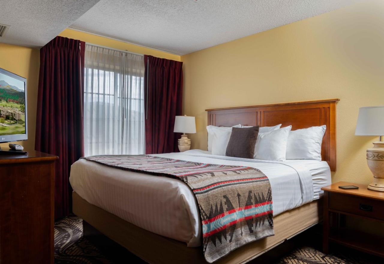 One-Bedroom Suite at MCM Elegante Lodge & Suites Ruidoso