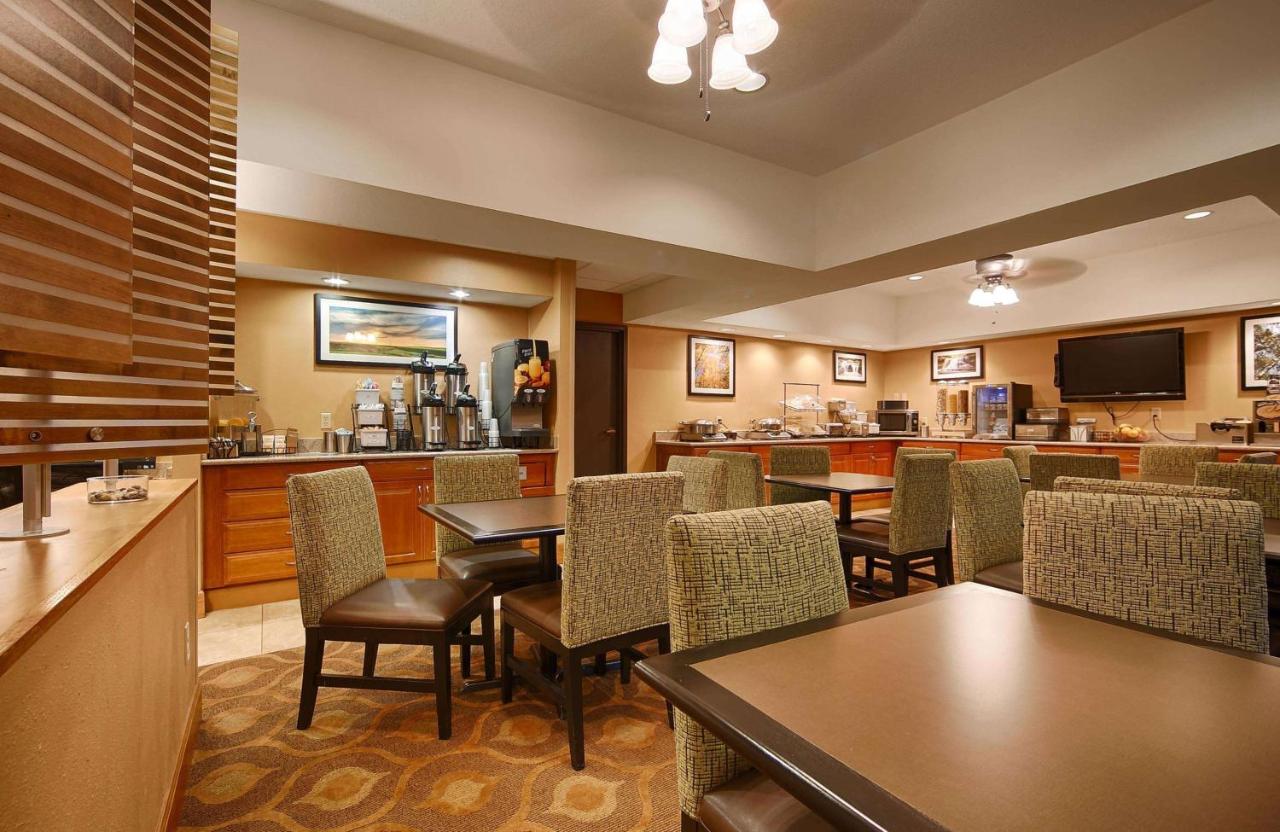 | Best Western Plus Mishawaka Inn