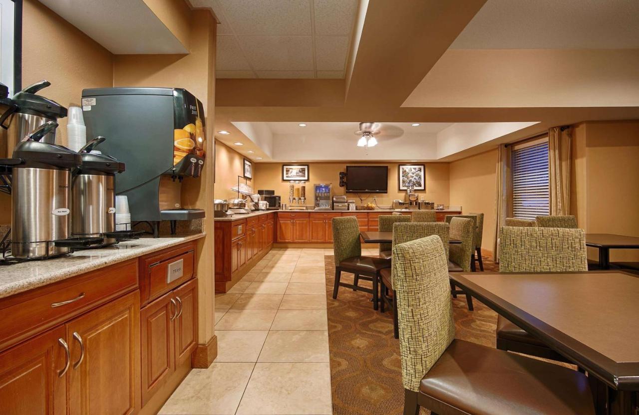 | Best Western Plus Mishawaka Inn