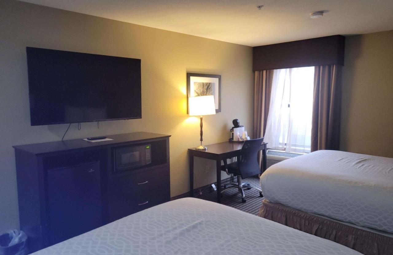 | Best Western Plus Mishawaka Inn