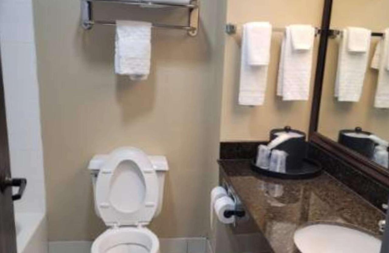 | Best Western Plus Mishawaka Inn