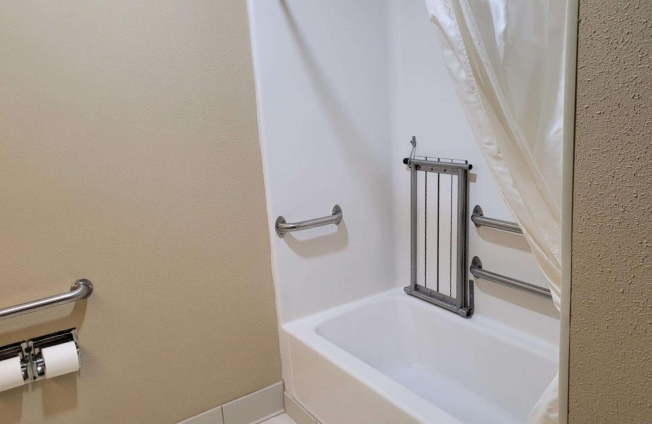 | Best Western Plus Mishawaka Inn