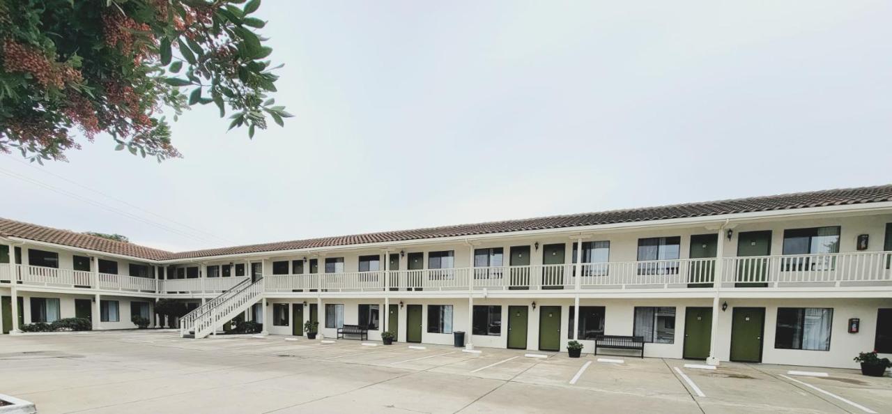 | Soledad Motel 8