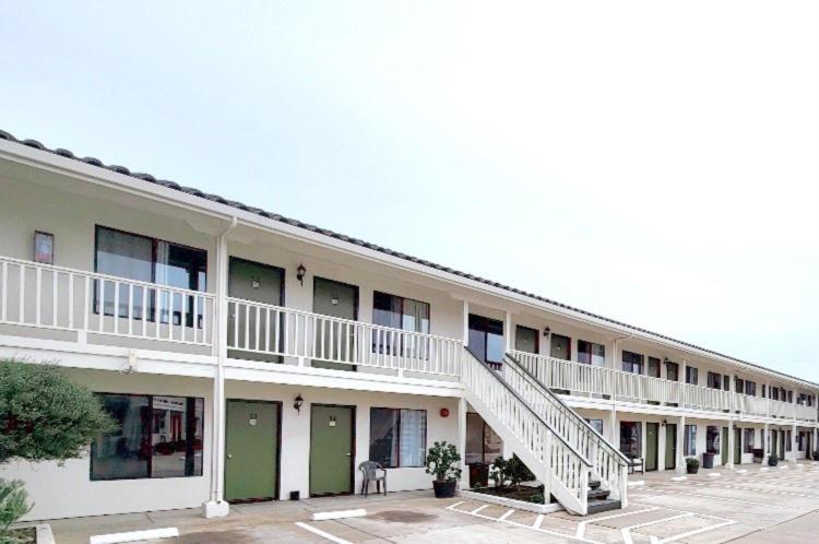 | Soledad Motel 8