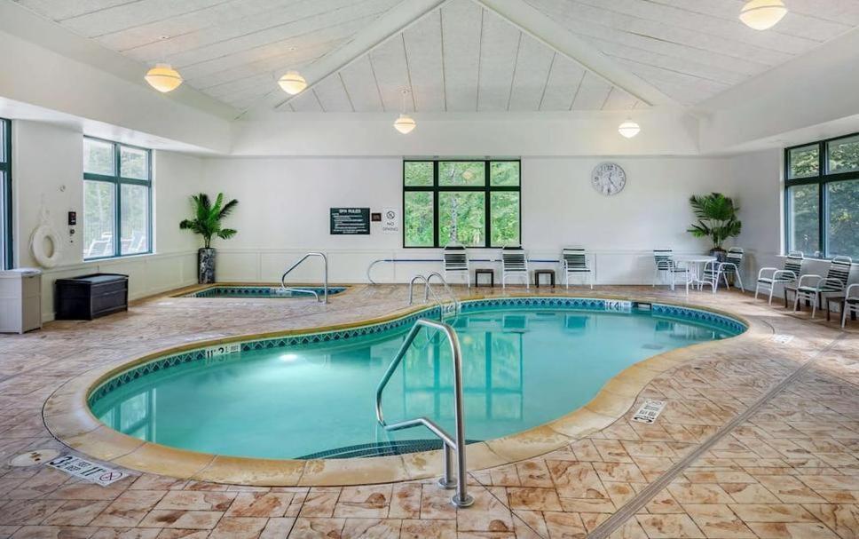 | Comfort Inn & Suites Lake George