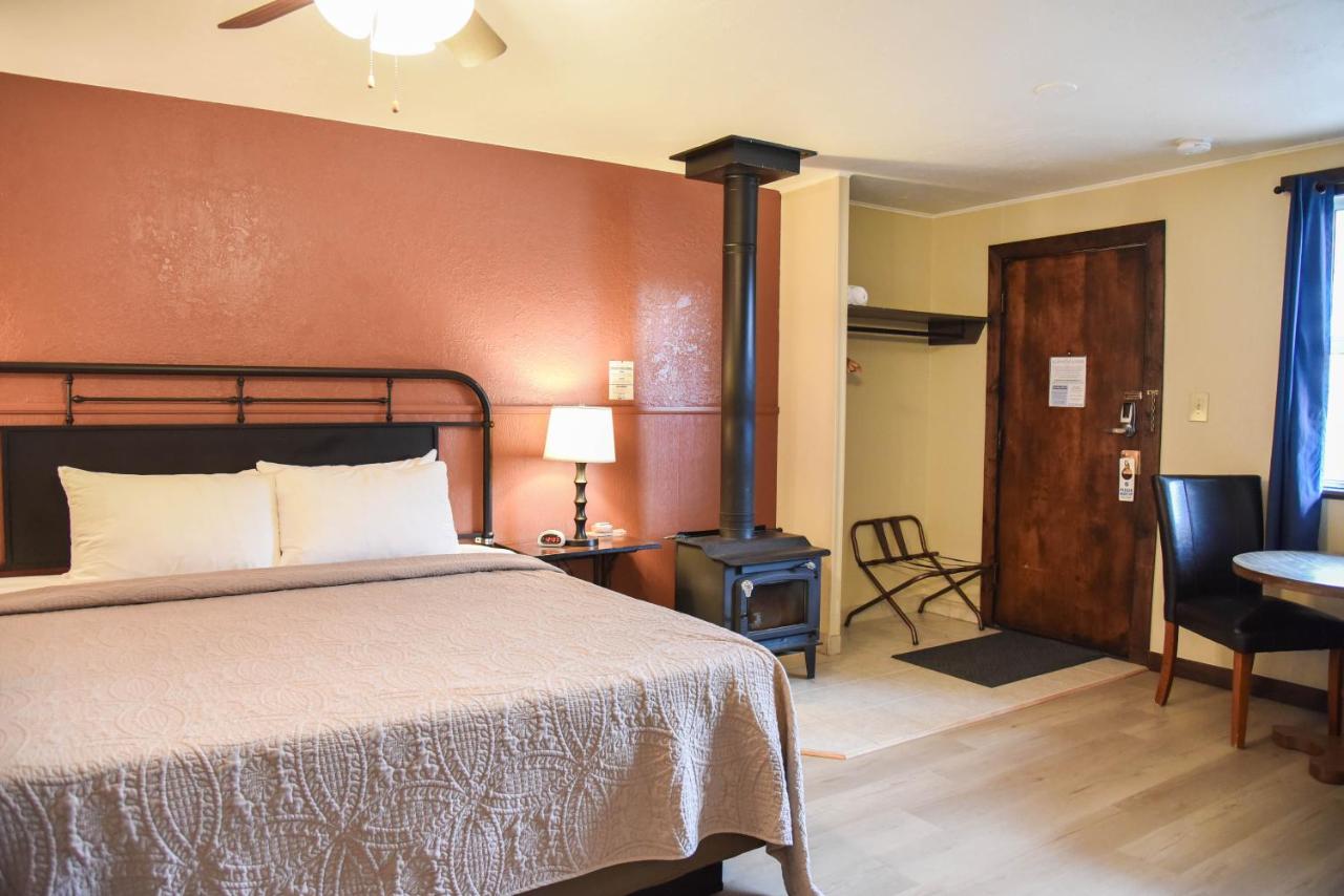 | Alpine Lodge Red River