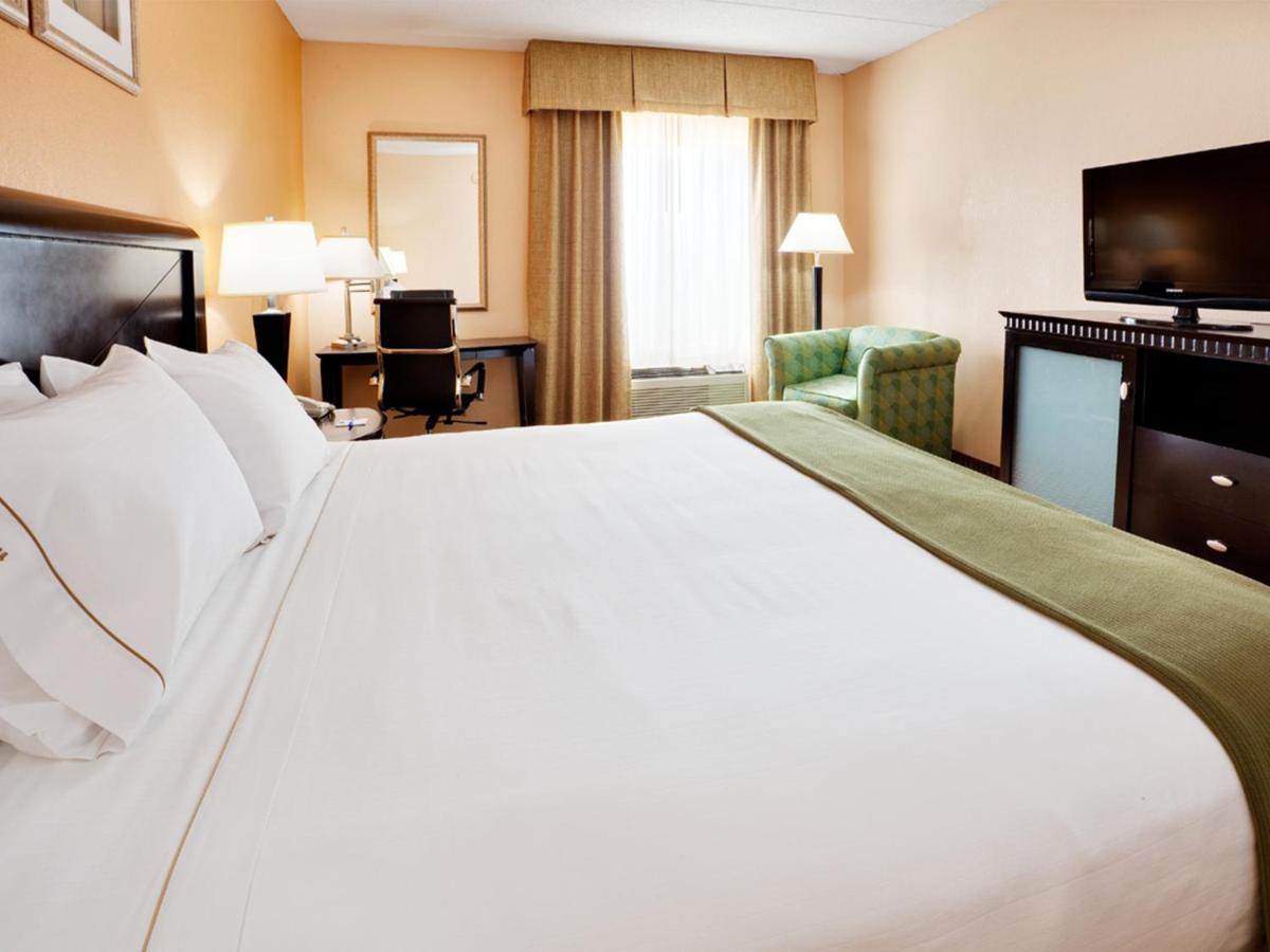 King Room - Non-Smoking at Baymont by Wyndham East Windsor Bradley Airport