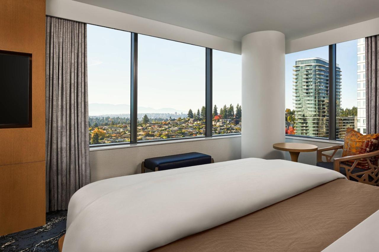 Executive Suite, 1 King, Sofa bed at The Westin Bellevue