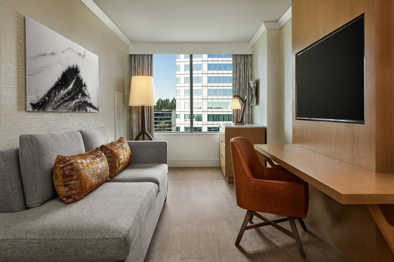 Executive Suite, 1 King, Sofa bed at The Westin Bellevue