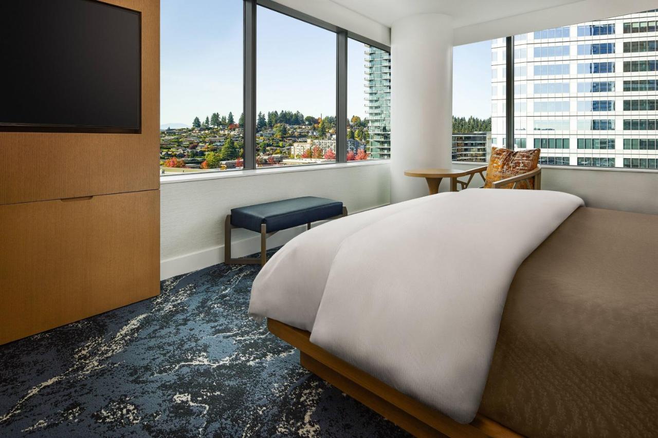 Executive Suite, 1 King, Sofa bed at The Westin Bellevue