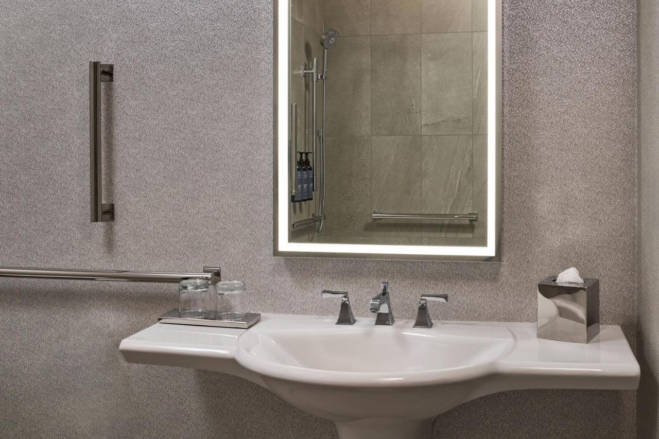 | The Westin Bellevue
