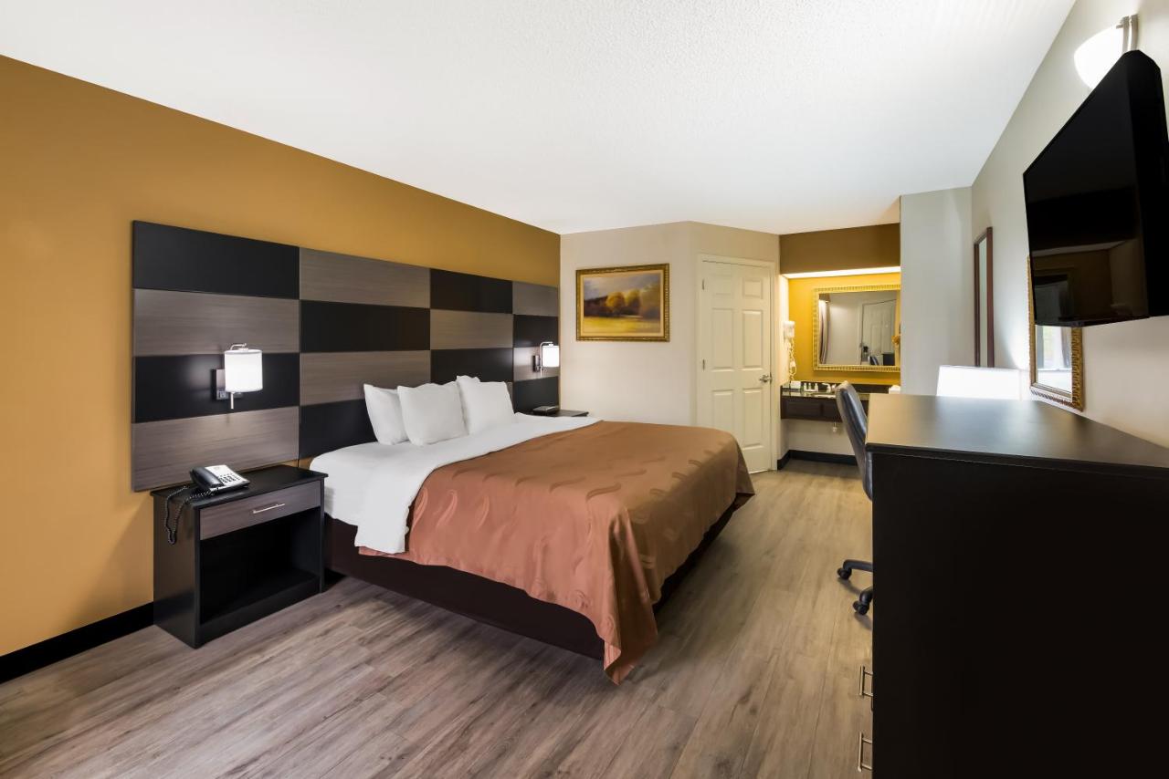 King Room - Non-Smoking at Quality Inn Johnson City I-26 exit 17