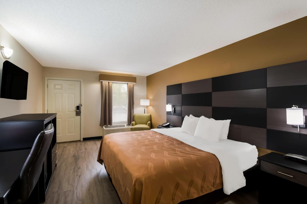 King Room - Non-Smoking at Quality Inn Johnson City I-26 exit 17