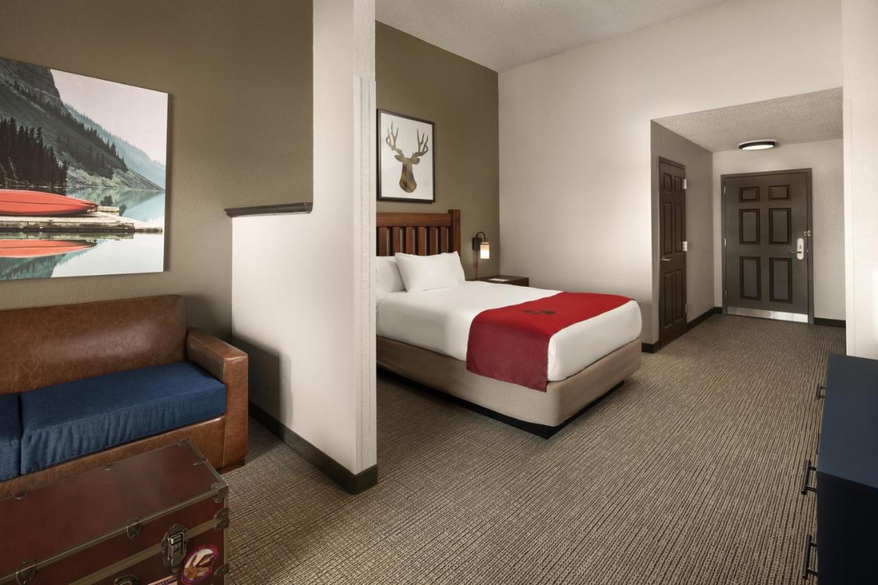Deluxe Queen Suite at Great Wolf Lodge Atlanta / LaGrange, GA