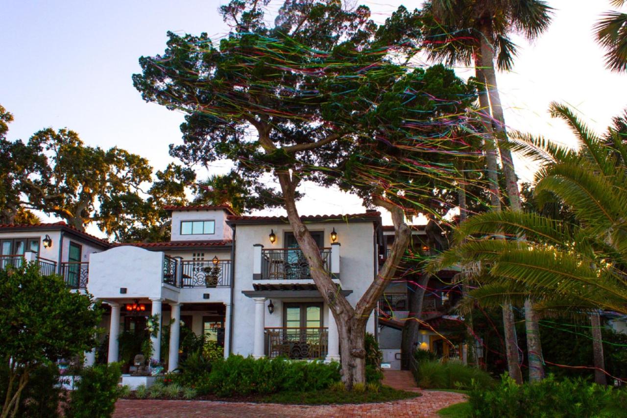 | Black Dolphin Inn