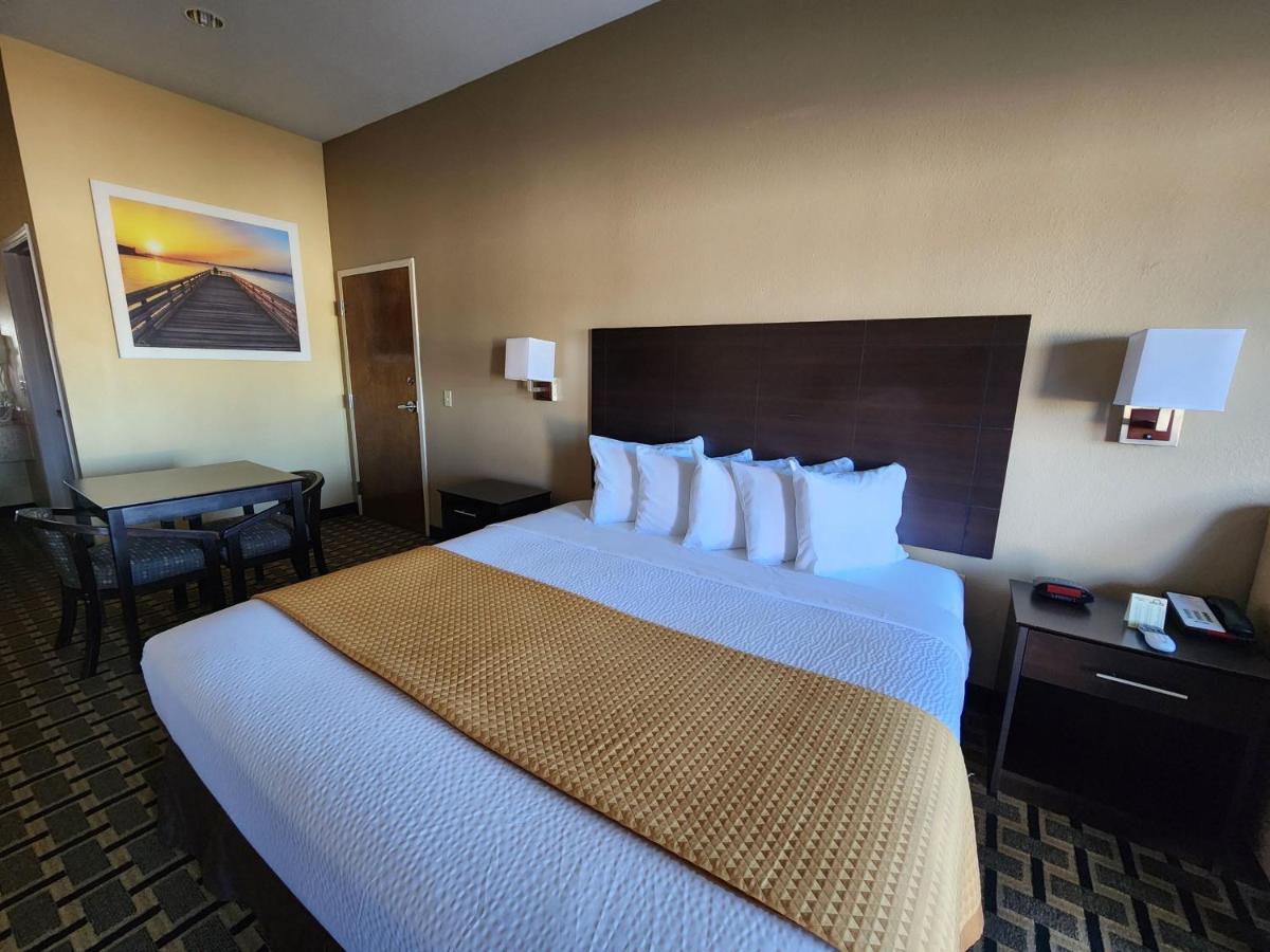 King Room - Smoking at Days Inn by Wyndham Baytown East