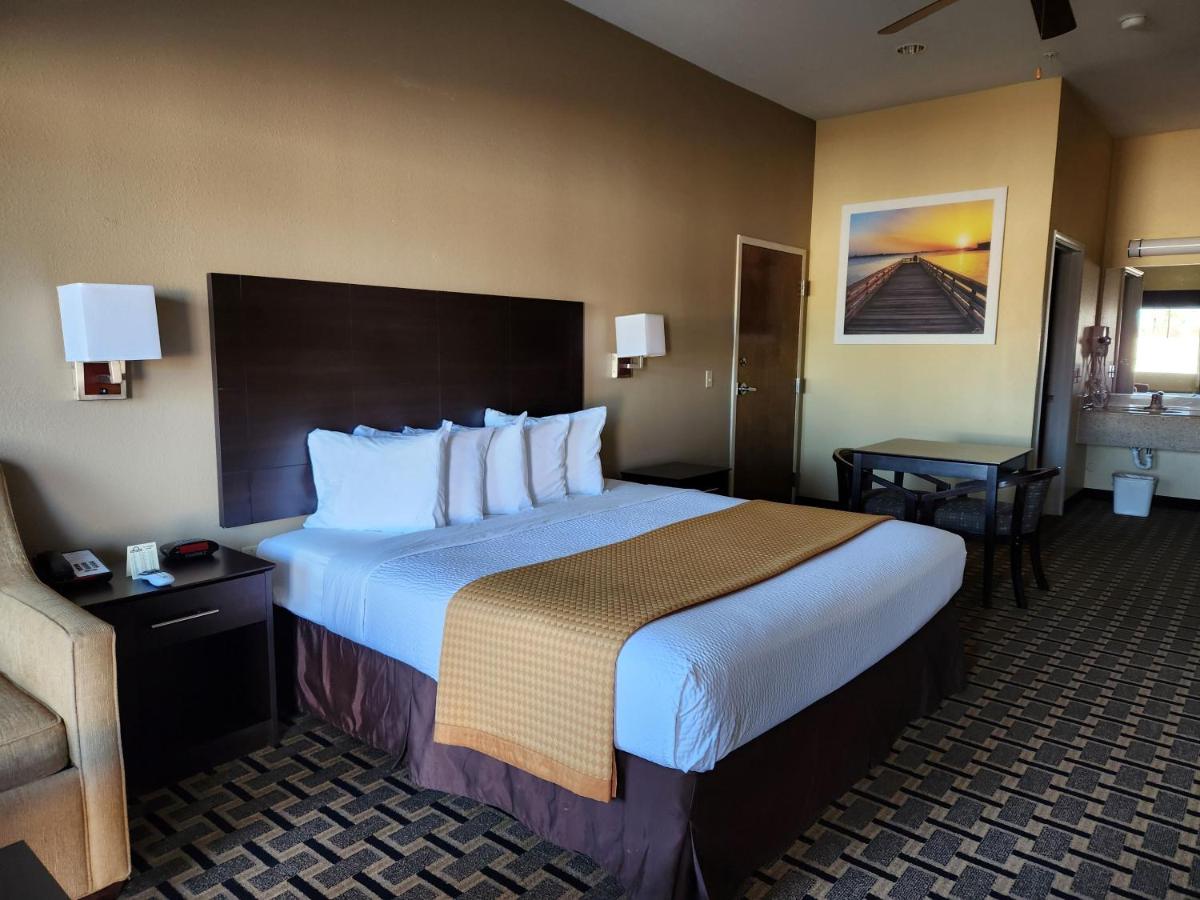King Room - Disability Access/Non-Smoking at Days Inn by Wyndham Baytown East
