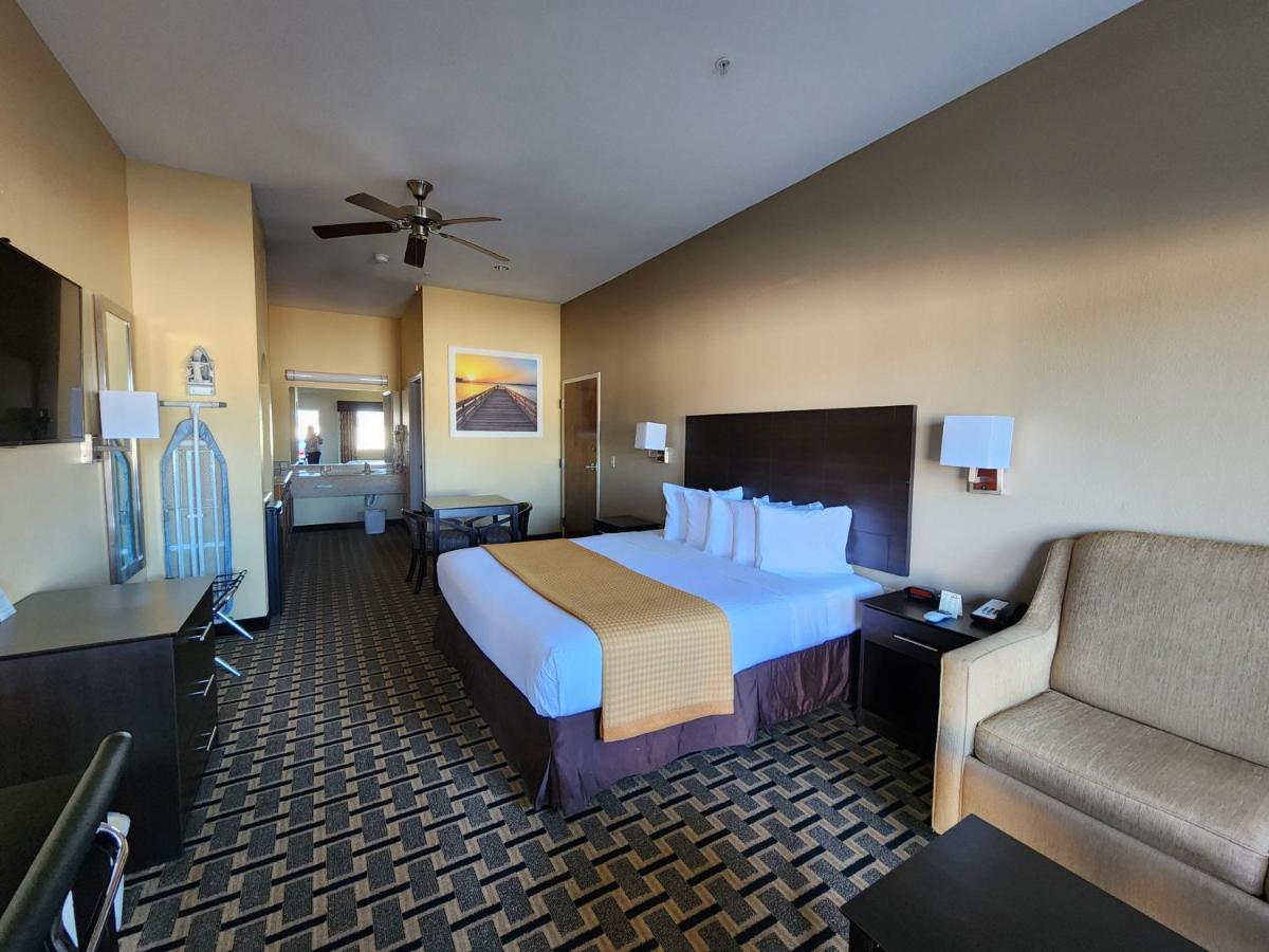King Room - Non-Smoking at Days Inn by Wyndham Baytown East