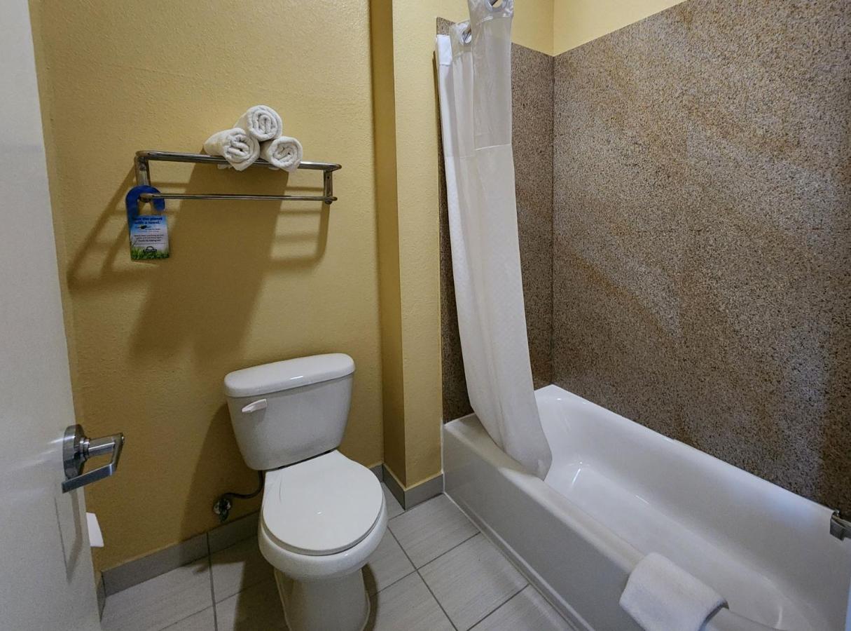 King Room - Smoking at Days Inn by Wyndham Baytown East