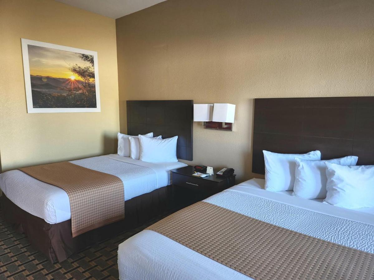 Queen Room with Two Queen Beds - Non-Smoking at Days Inn by Wyndham Baytown East