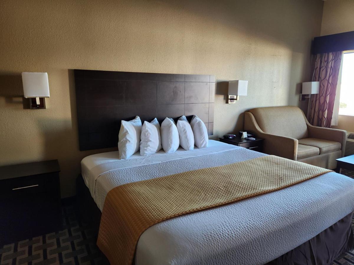 King Room - Smoking at Days Inn by Wyndham Baytown East