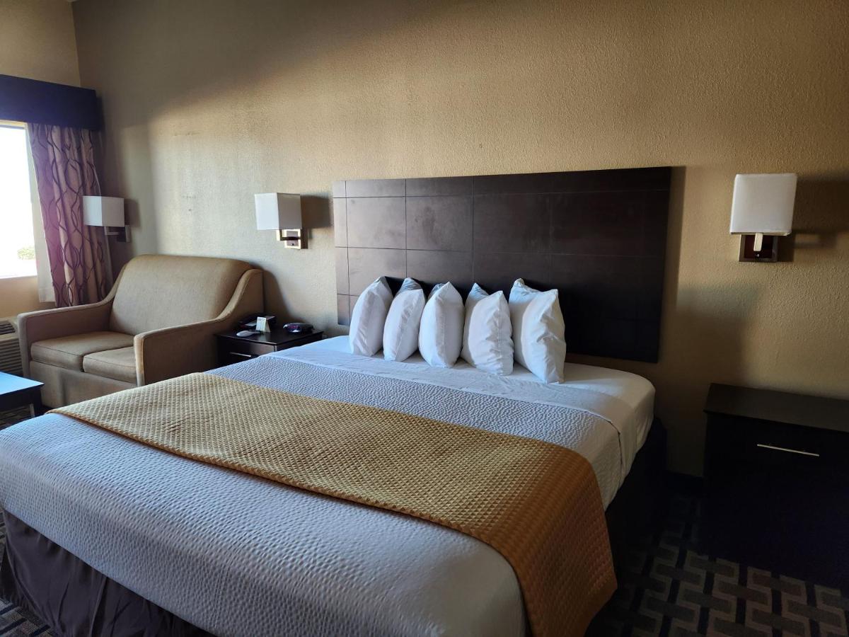 King Room - Smoking at Days Inn by Wyndham Baytown East