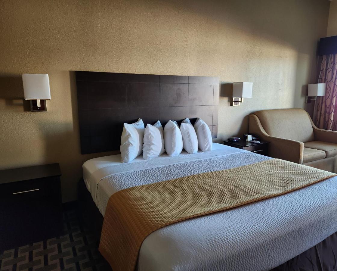King Room - Disability Access/Non-Smoking at Days Inn by Wyndham Baytown East