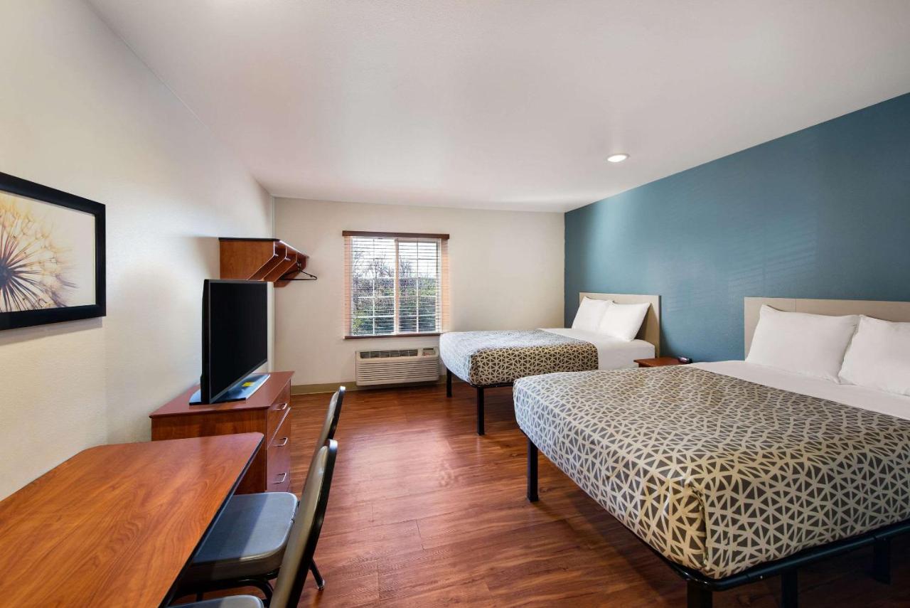 Double Room with Two Double Beds - Smoking at WoodSpring Suites Columbus Southeast