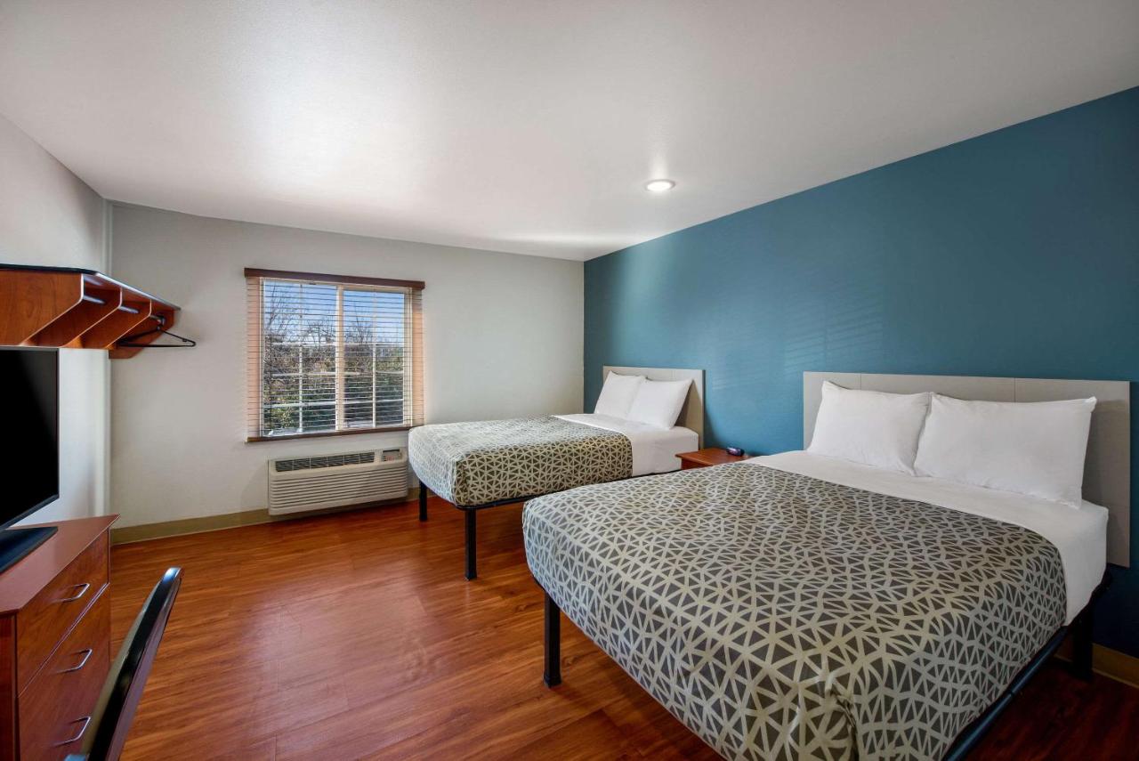 Double Room with Two Double Beds - Smoking at WoodSpring Suites Columbus Southeast