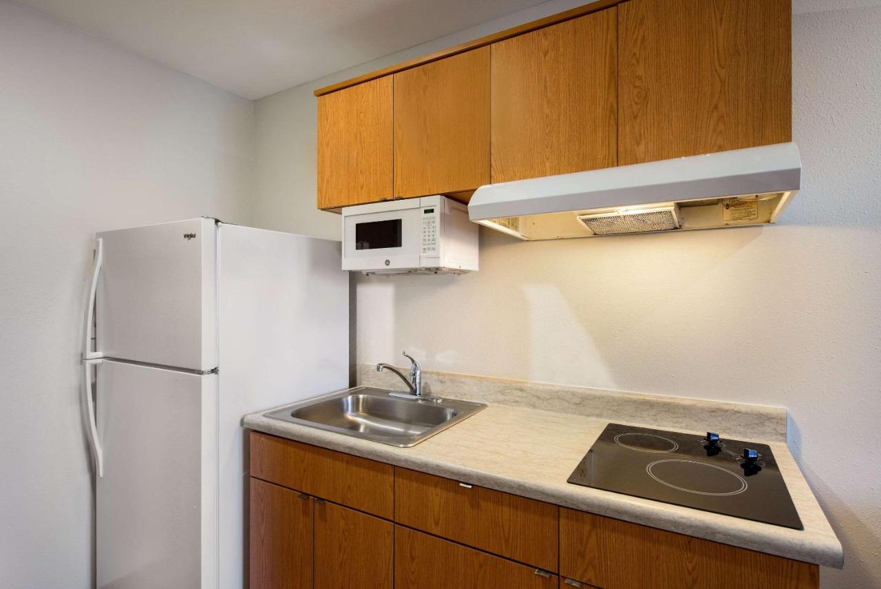 Double Room with Two Double Beds - Smoking at WoodSpring Suites Columbus Southeast