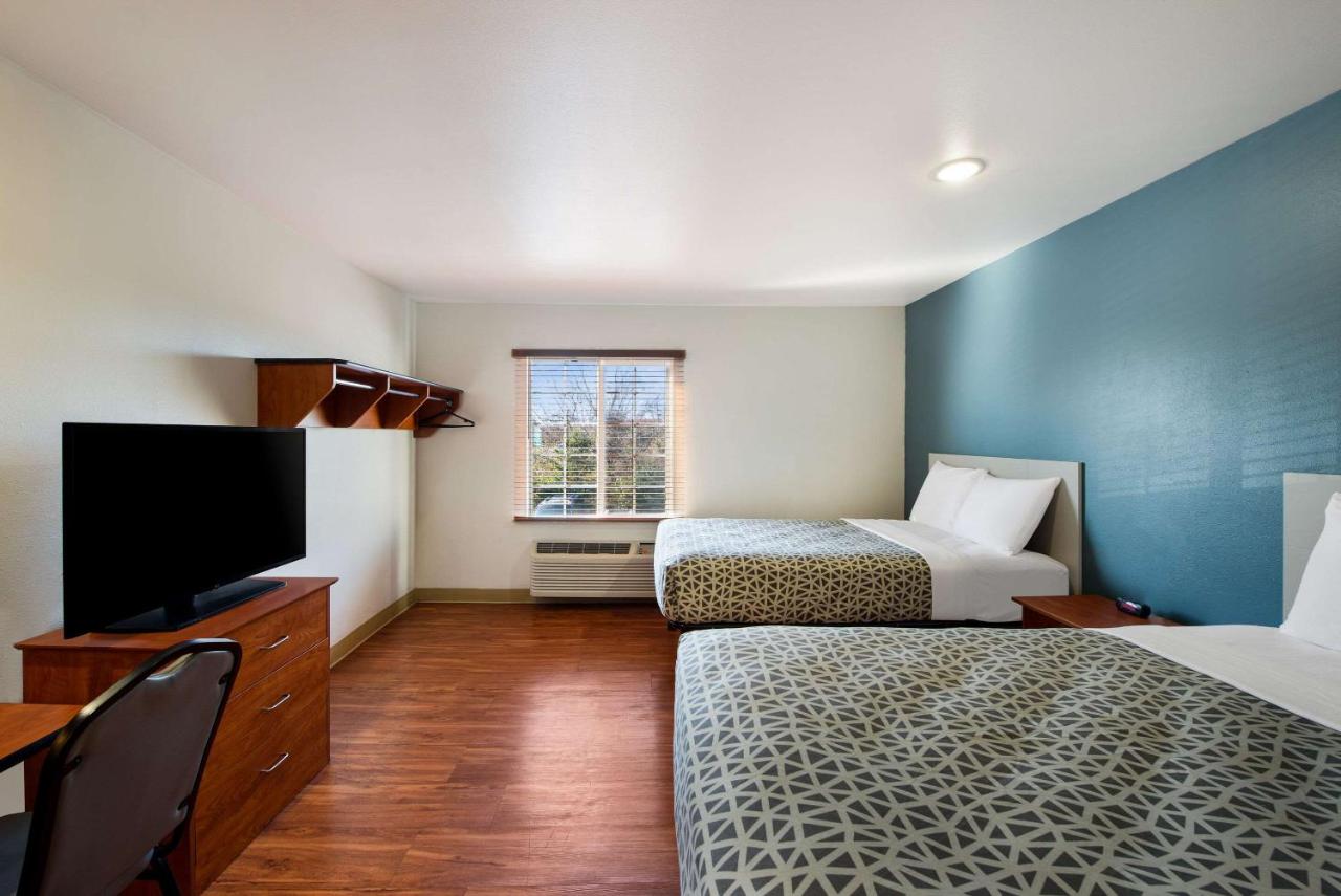 Double Room with Two Double Beds - Smoking at WoodSpring Suites Columbus Southeast