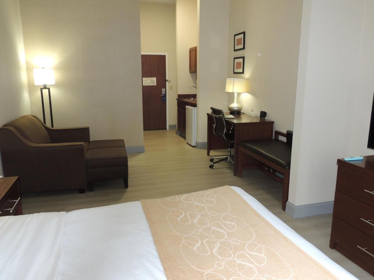 King Suite - Non-Smoking at Comfort Suites Twinsburg