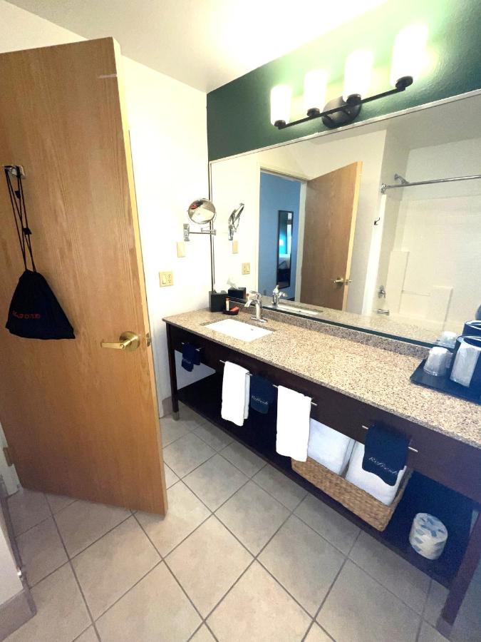  | Boothill Inn And Suites