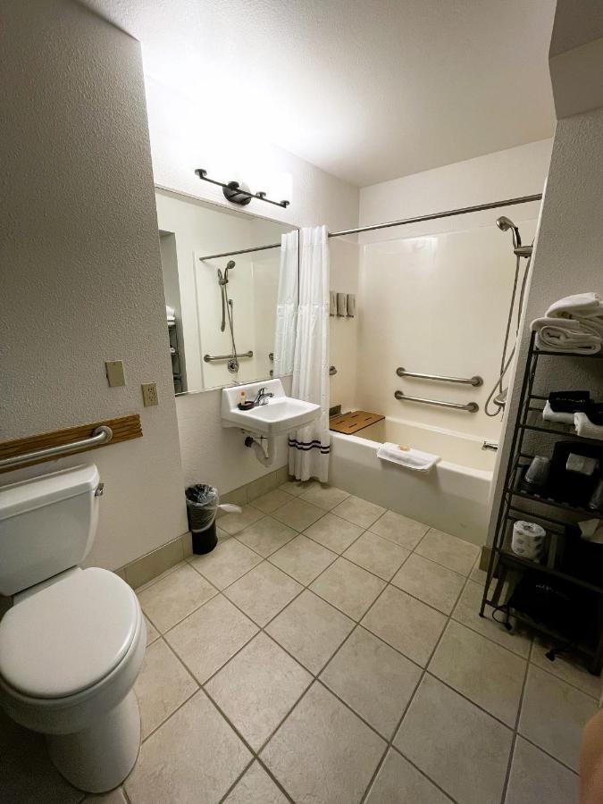  | Boothill Inn And Suites