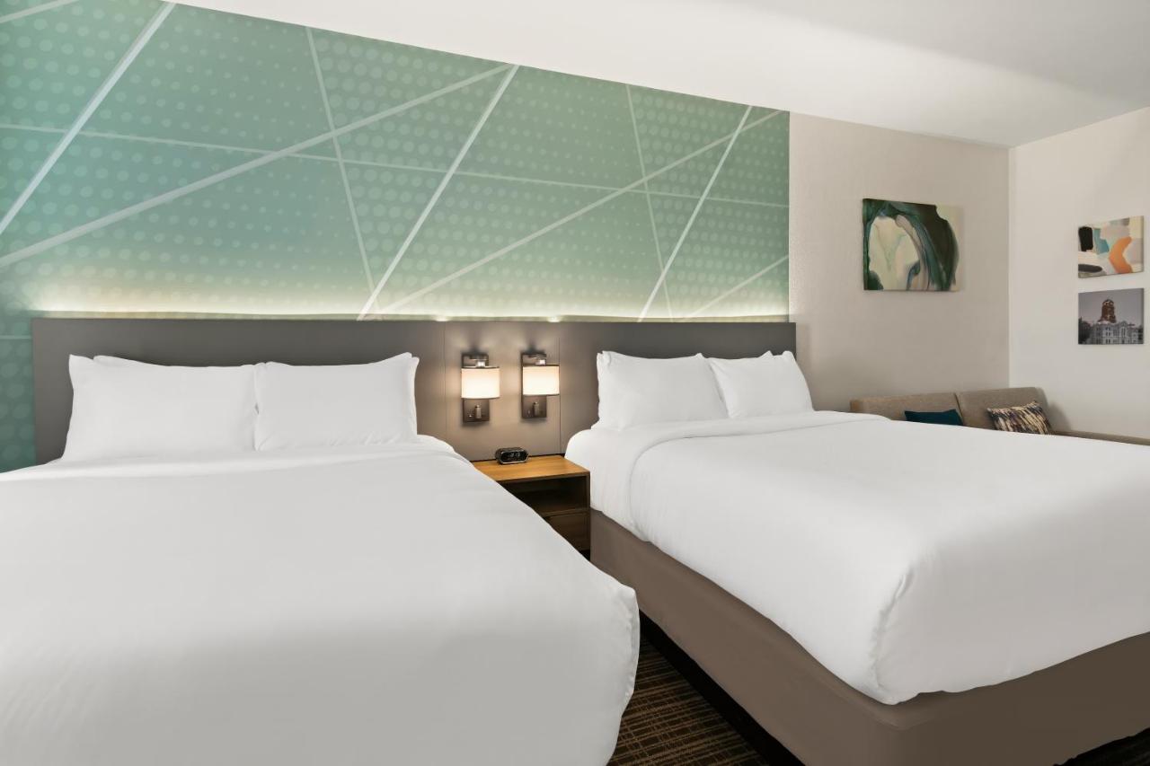 Queen Suite with Two Queen Beds and Roll-In Shower - Accessible/Non-Smoking at Comfort Suites Granbury
