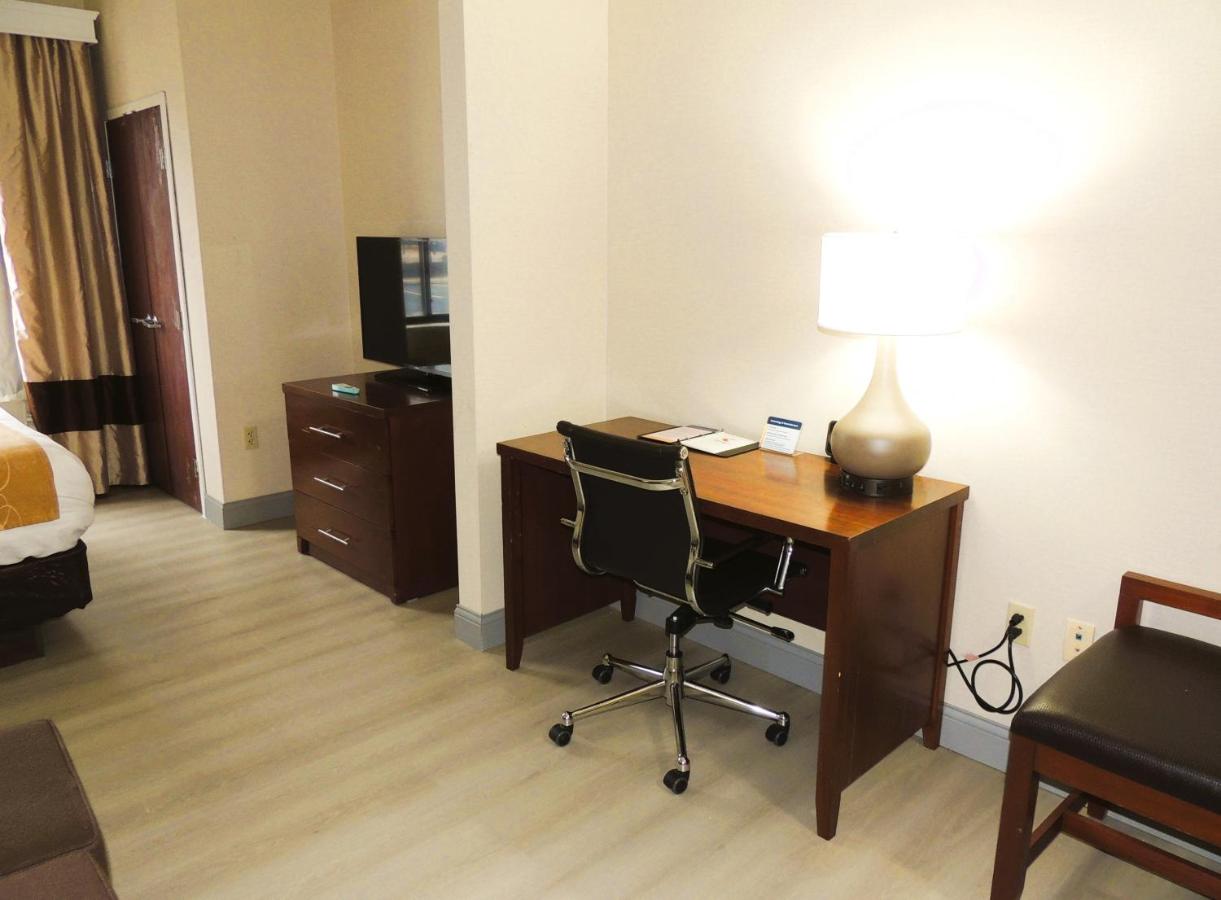 King Suite - Non-Smoking at Comfort Suites Twinsburg