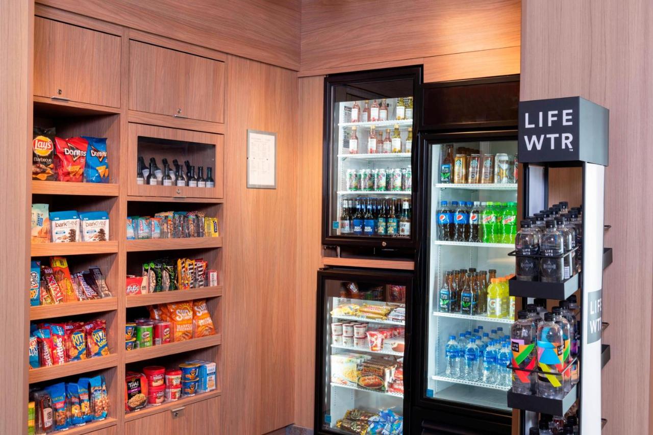 | Fairfield Inn & Suites by Marriott Fair Oaks Farms