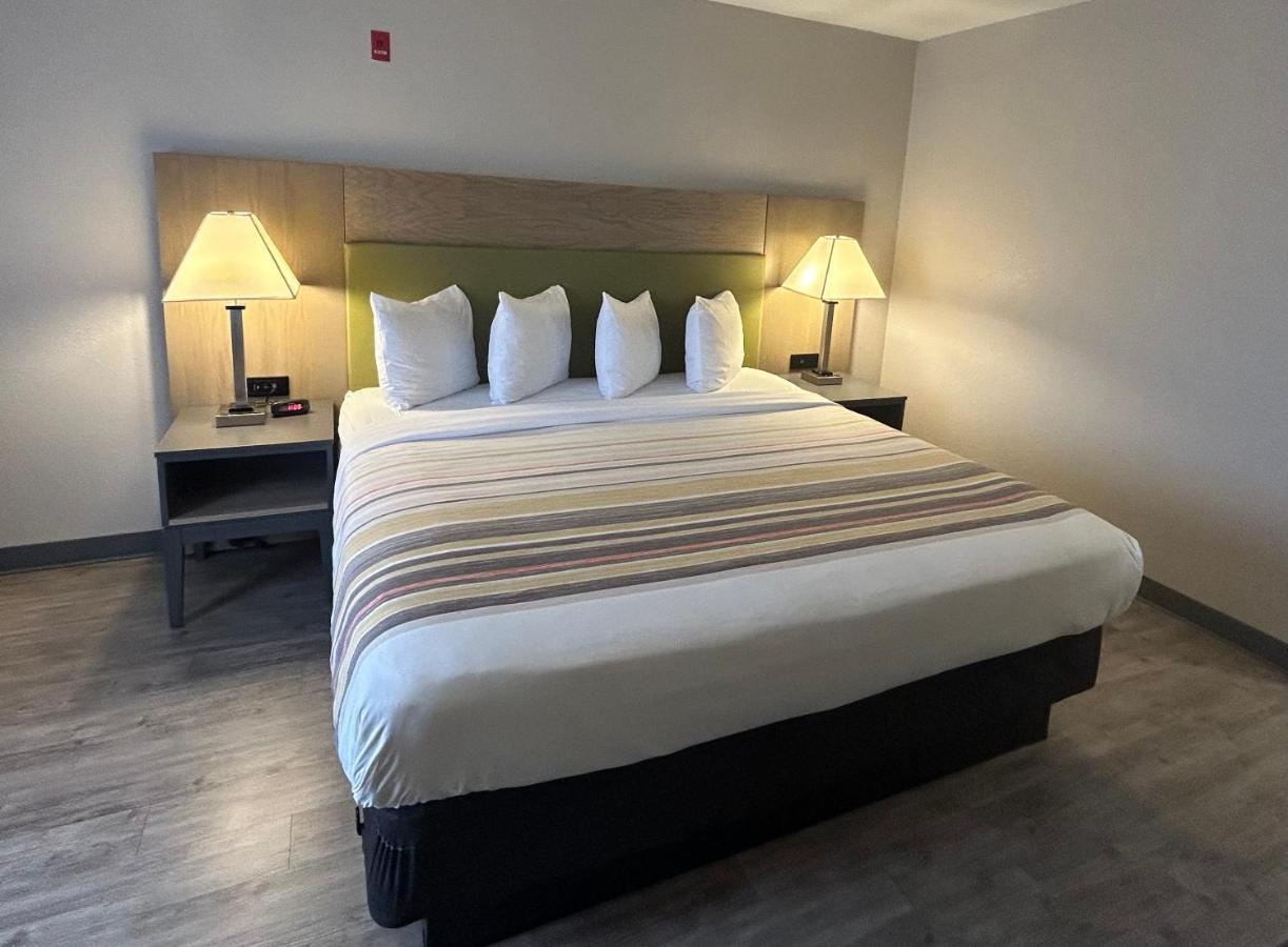 King Room - Non-Smoking at Country Inn & Suites by Radisson, Grand Rapids Airport, MI
