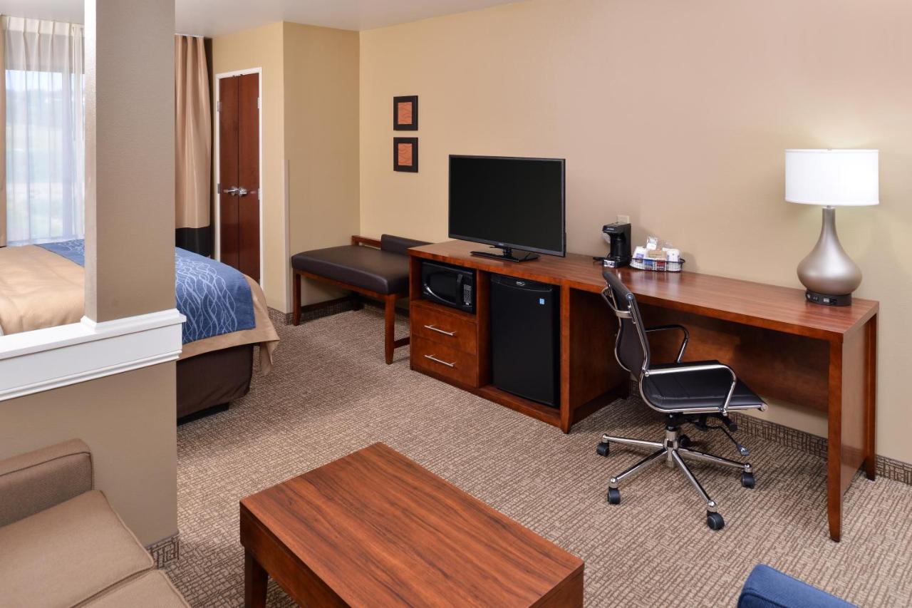 King Suite - Non-Smoking at Comfort Inn & Suites Mandan - Bismarck