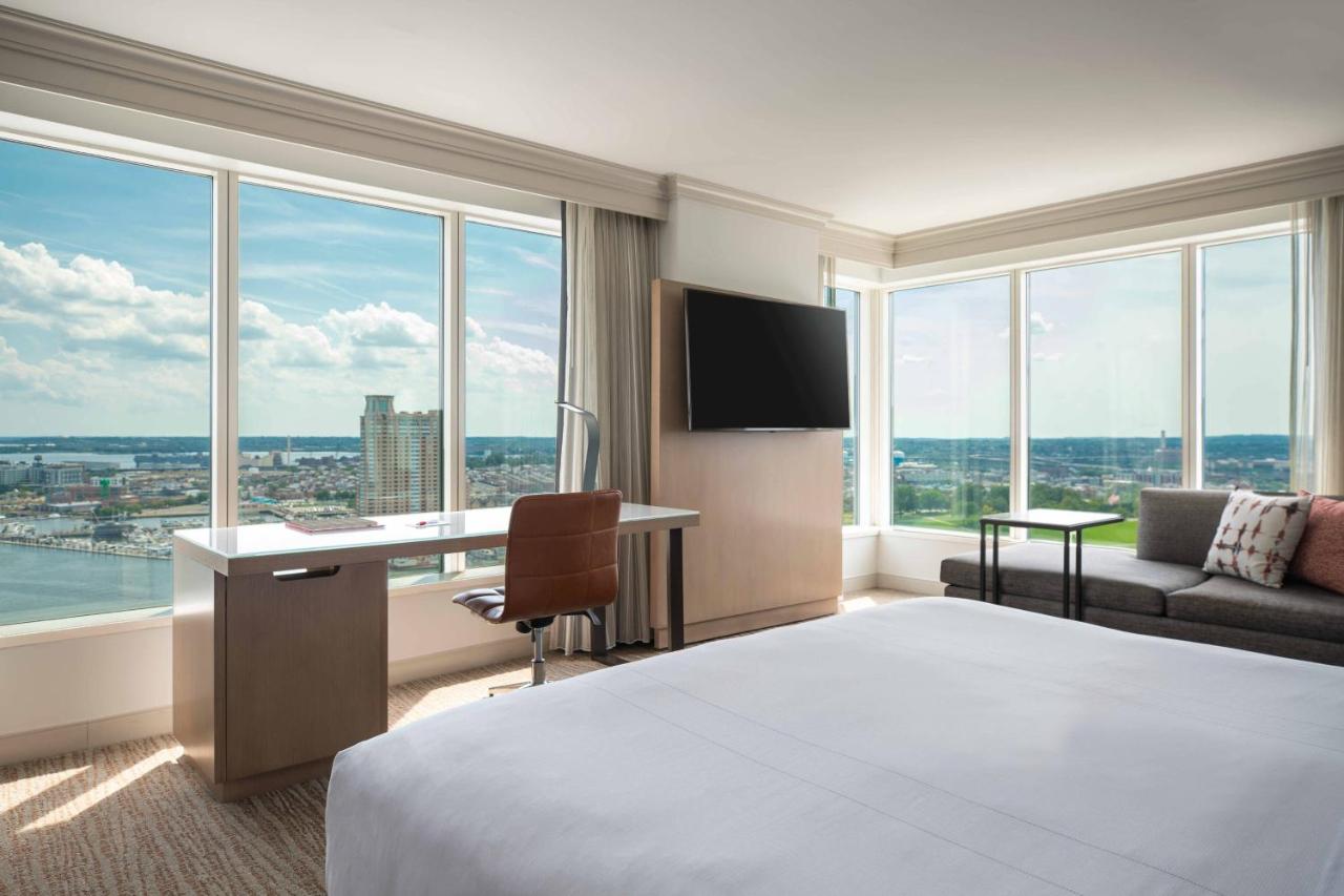Deluxe King Room at Baltimore Marriott Waterfront