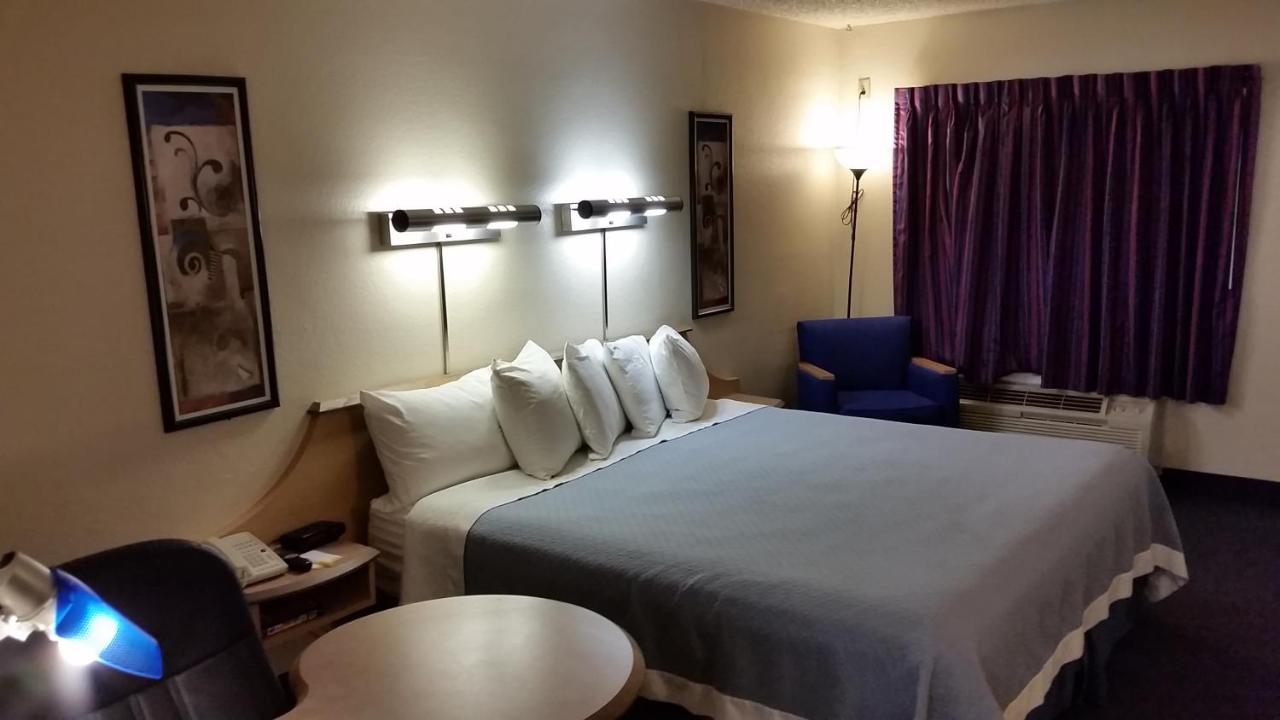 King Room with Mobility/Hearing Impaired Access - Non-Smoking at Days Inn by Wyndham Buena Park