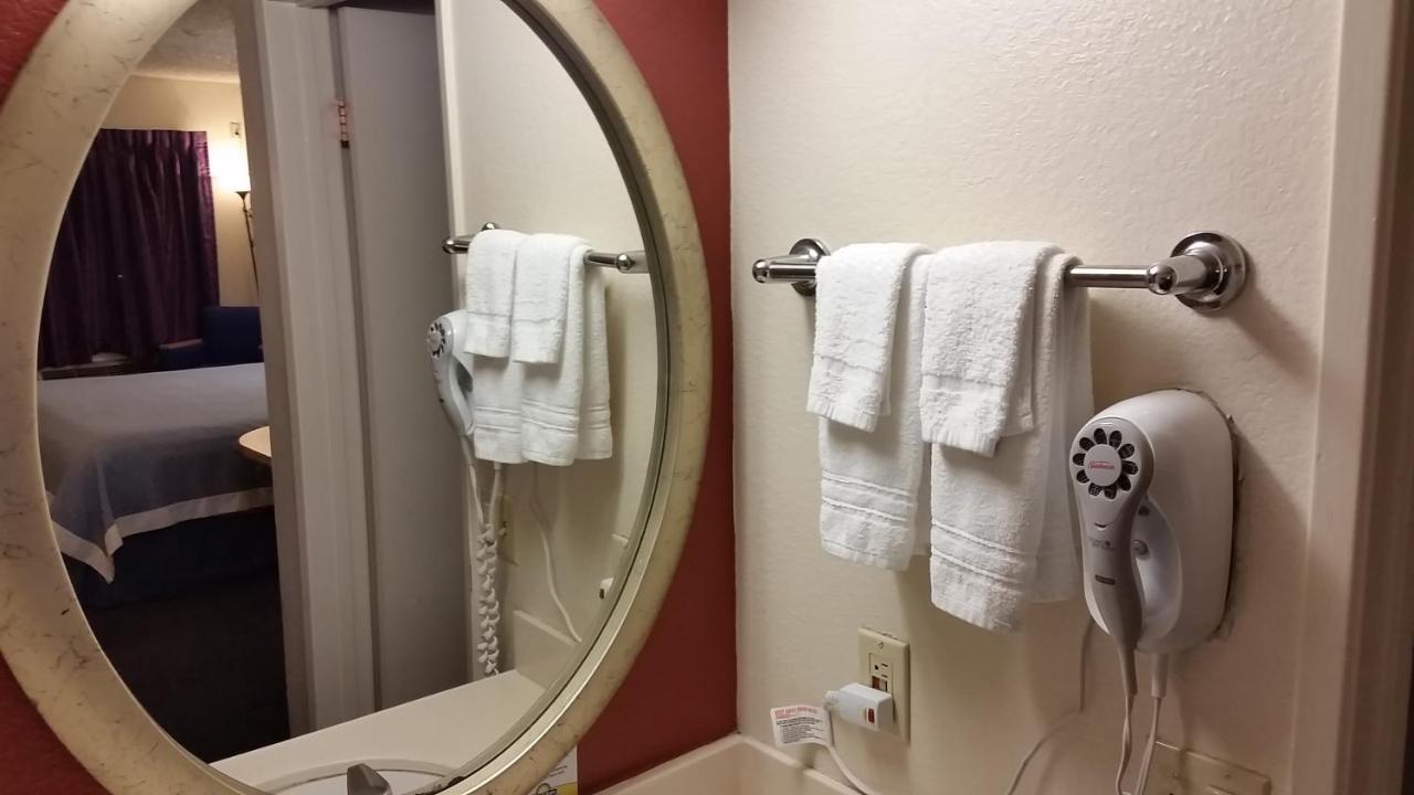 King Room with Mobility/Hearing Impaired Access - Non-Smoking at Days Inn by Wyndham Buena Park