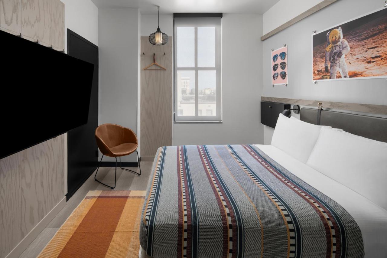 Standard Queen Room at Moxy Houston Downtown