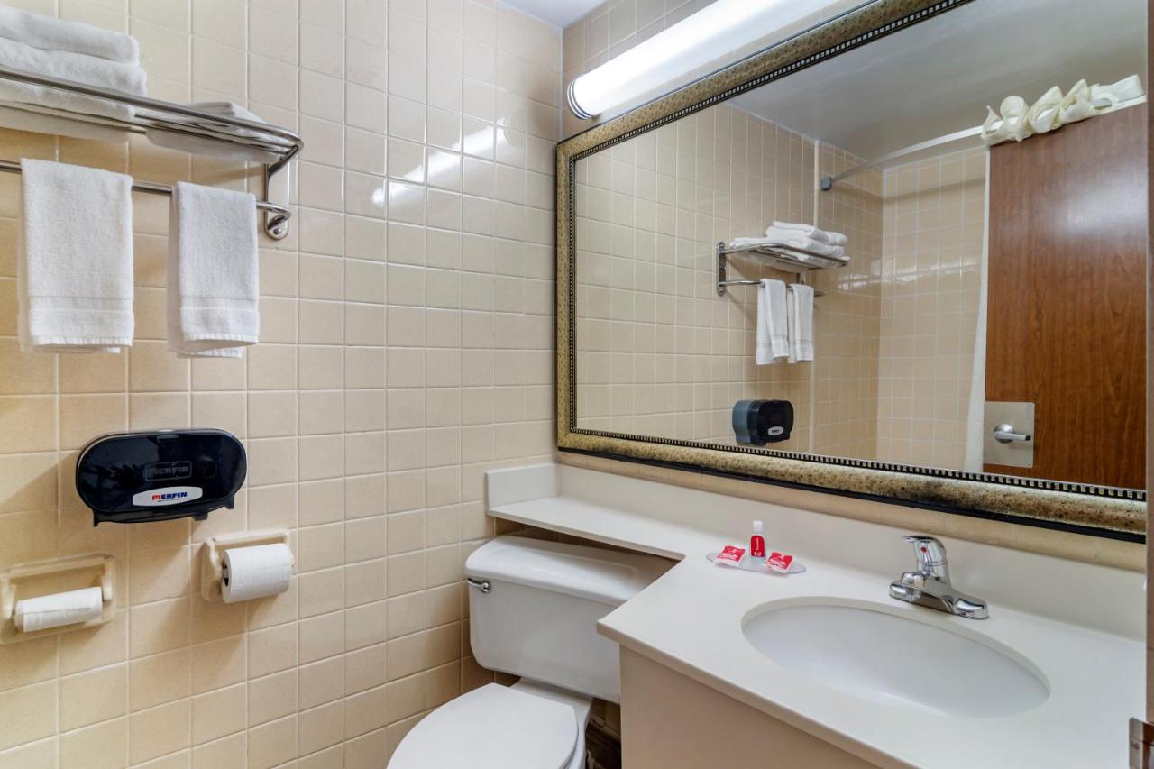 Large King Room - Non-Smoking at Perry Inn & Suites National Fairground I 75