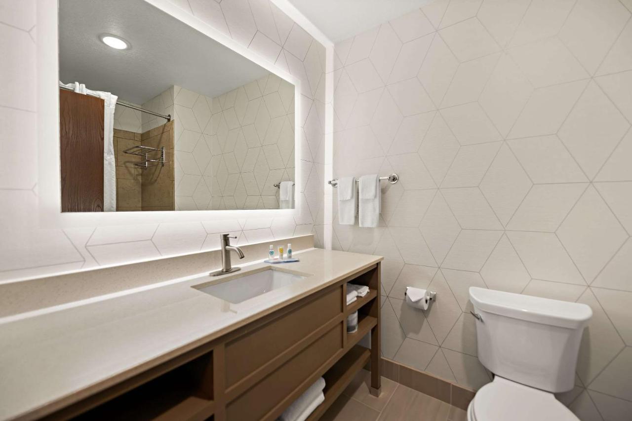 King Suite - Non-Smoking at Comfort Suites Hudson I-94