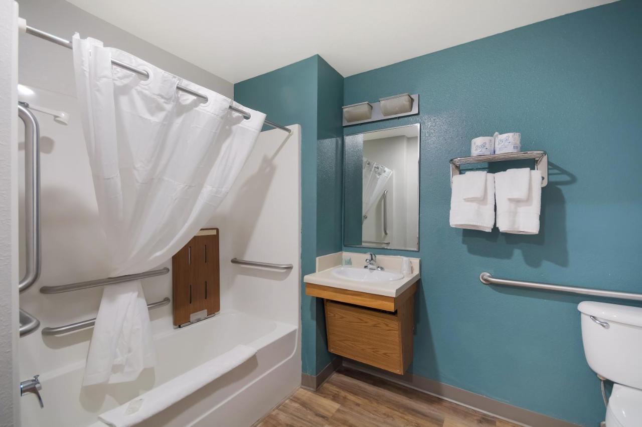 Queen Suite with Tub - Disability Access/Non Smoking at WoodSpring Suites Greenville Central I-85