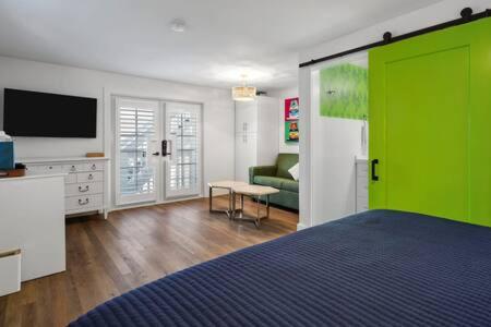  | NEW Chicken Run - Colorful on Duval