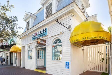 | NEW Citrus Queen at Custom House Inn