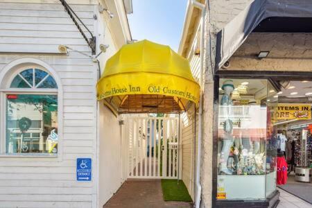  | NEW Birds of a Feather at Custom House Inn